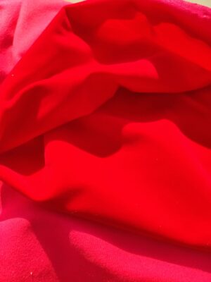 Catifea roșie - nuanță roșu aprins