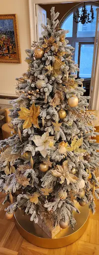 Brad artificial împodobit 210 cm